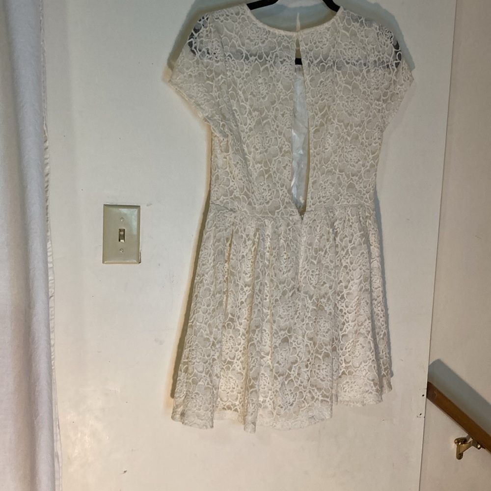 Forever 21 Elegant Lace Jr Dress in Cream - Picture 3 of 3